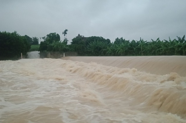  Mưa rất to từ Thanh Hóa đến Thừa Thiên - Huế, ngập nhiều nơi, đe doạ lũ quét, sạt lở đất