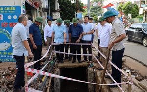 Mưa lớn làm sạt lở đất đá, gây ách tắc nhiều tuyến giao thông ở Sơn La  第2张