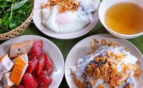 Quán bún chả ở Hà Nội nhúng thịt vào khay nước đen ngòm