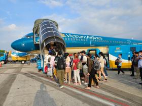 Vietnam Airlines Group mở bán 1,5 triệu vé Tết Nguyên đán 2025 