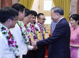 Tổng Bí thư, Chủ tịch nước Tô Lâm: &quot;Tham mưu giỏi, phục vụ tốt&quot; giúp nâng cao đạo đức công  第1张