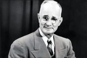 &quot;Đường đến thành công&quot; của Napoleon Hill: 15 biển báo để không lạc đường