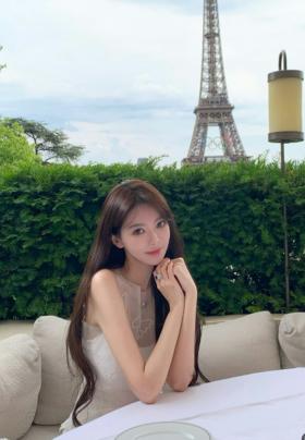 Huỳnh Hiểu Minh công khai hẹn hò với hot girl mạng sau gần 2 năm &quot;mập mờ&quot;