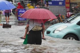 Hà Nội: Bệnh nhân ung thư &quot;sống mòn&quot; trong phòng trọ 4m2 ngập sát giường  第6张