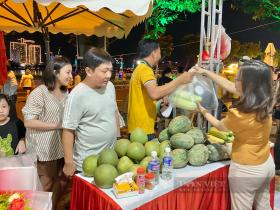 Đà Nẵng sôi nổi Phiên chợ nông sản, hoa, cây cảnh nghệ thuật quận Hải Châu năm 2024  第8张