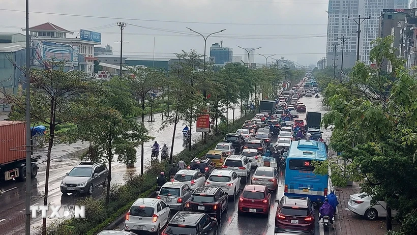  Tái thiết sau bão số 3: Hà Nội khôi phục giao thông trên một tuyến đường 第1张