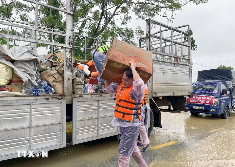  Cứu trợ vùng bão lũ: Kịp thời, thiết thực, đúng người, đúng thời điểm 