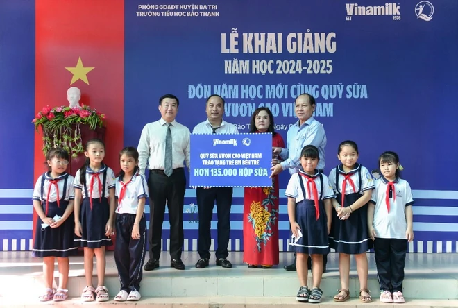  Niềm vui bất ngờ ngày khai giảng dành tặng học sinh khó khăn tỉnh Bến Tre 第1张