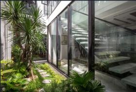 The Sunrise House: Ôm trọn hướng nhìn ra biển từ căn nhà ống