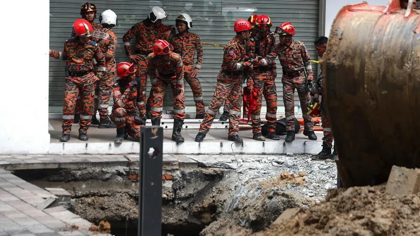  Malaysia kết thúc hoạt động tìm kiếm du khách Ấn Độ rơi xuống &quot;hố tử thần&quot; 