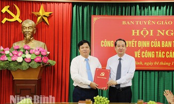  CSGT ra quân xử lý học sinh vi phạm giao thông 