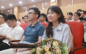 Học sinh Hà Nội bì bõm đến trường vì ngập sâu, có nơi nghỉ học hoặc chuyển sang online  第10张