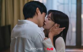 'Nam thần triệu người mê Jung Hae In diễn rất hay và hôn cực giỏi'  第1张