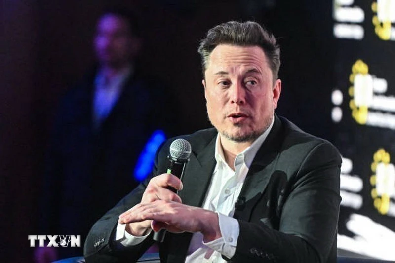  Tỷ phú Elon Musk nhận &quot;bão chỉ trích&quot; vì chia sẻ video liên quan bà Harris 