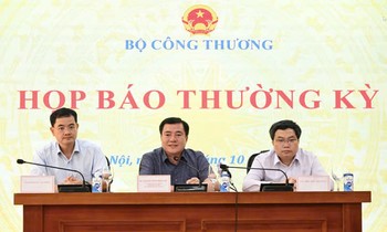  Bí thư Nguyễn Văn Nên: ‘Ngập nước là khổ rồi, dân khổ, cấp trên thấy cũng khổ&apos; 第9张