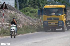 Hà Nội: Người dân khốn khổ khi lưu thông trên quốc lộ 6 chằng chịt ổ gà  第3张