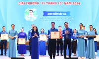  Chủ tịch Quốc hội Trần Thanh Mẫn gặp mặt tập thể, cá nhân nhận giải thưởng Vừ A Dính 第11张