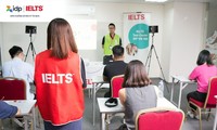  ‘Chạy đua’ học thêm tiếng Anh, đến trẻ tiểu học cũng luyện thi IELTS 