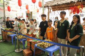 &quot;Bữa Cơm Yêu Thương&quot;: Tuổi trẻ chọn sẻ chia lòng nhân ái